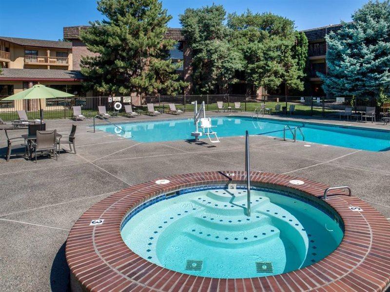 Red Lion Hotel Pasco Airport & Conference Center Exterior photo