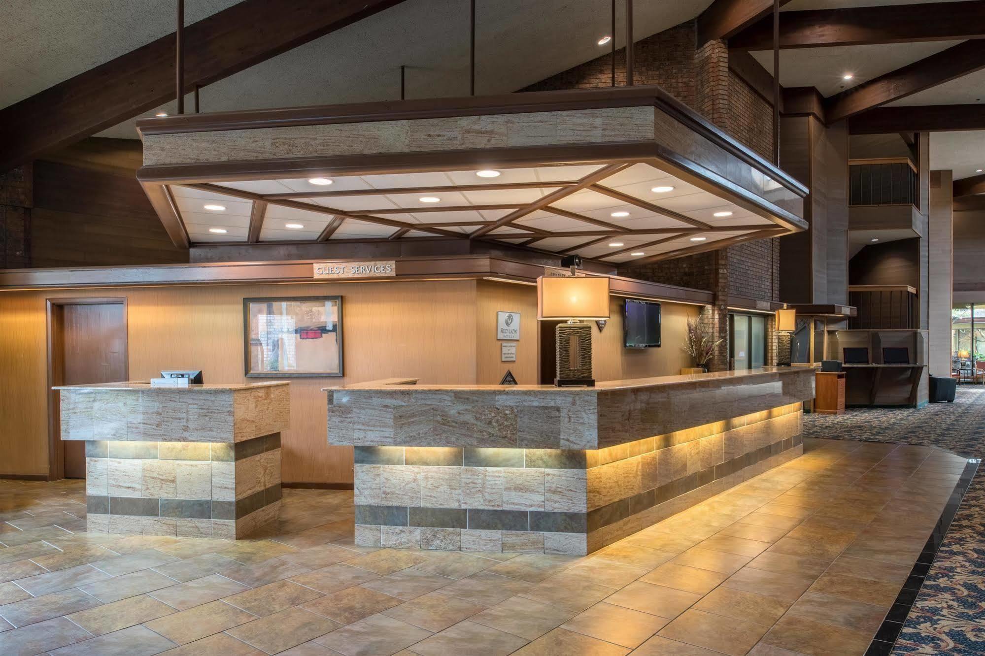 Red Lion Hotel Pasco Airport & Conference Center Exterior photo