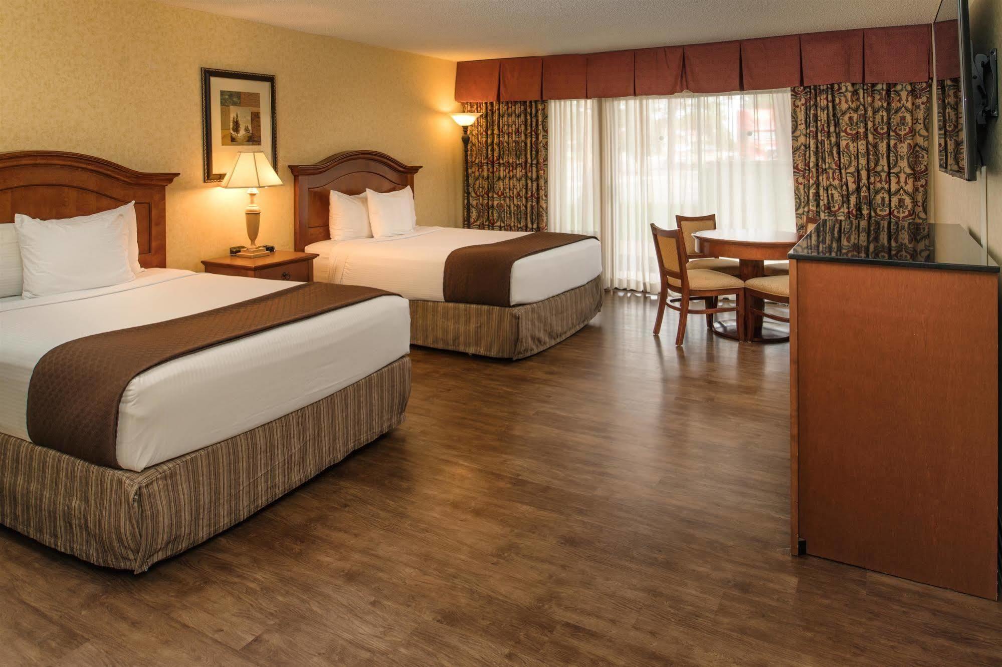 Red Lion Hotel Pasco Airport & Conference Center Exterior photo