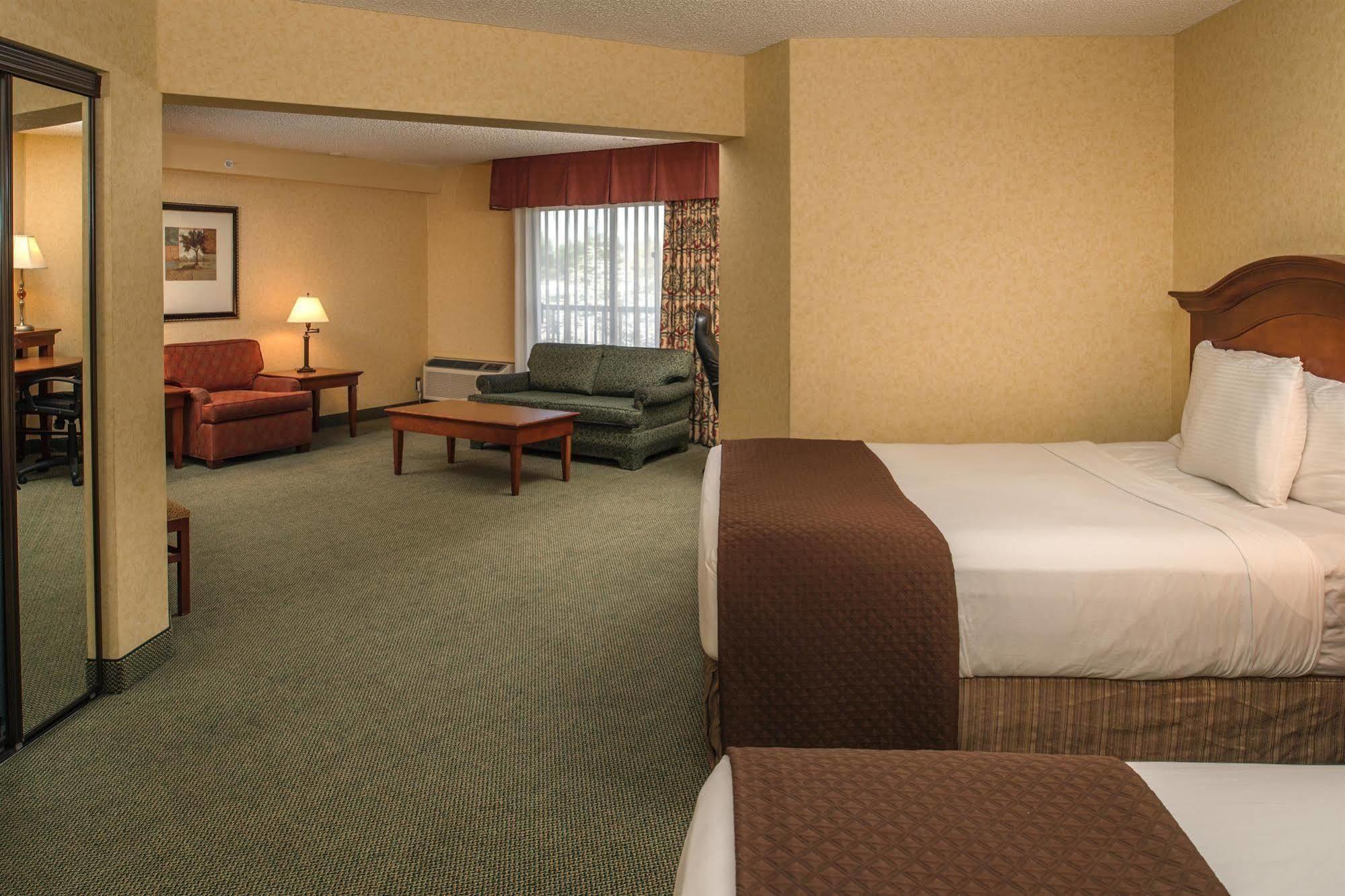 Red Lion Hotel Pasco Airport & Conference Center Exterior photo